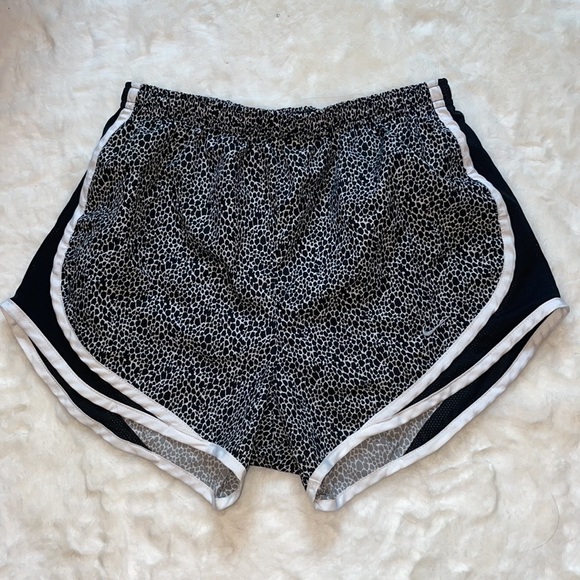 Nike Tempo Shorts (3 Pairs Available) - Picture 2 of 8
